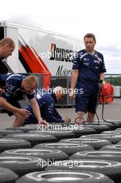28.06.2007 Magny-Cours, France,  Williams F1 Team, prepare their tyres - Formula 1 World Championship, Rd 8, French Grand Prix, Thursday