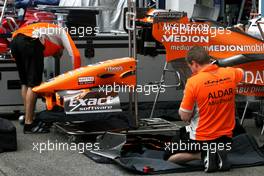 28.06.2007 Magny-Cours, France,   Spyker F1 Team mechanics - Formula 1 World Championship, Rd 8, French Grand Prix, Thursday