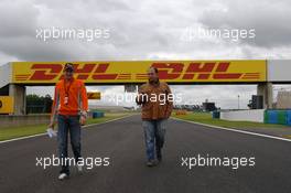 28.06.2007 Magny-Cours, France,  Christijan Albers (NED), Spyker F1 Team and Colin Kolles (GER), Spyker F1 Team, Team Principal - Formula 1 World Championship, Rd 8, French Grand Prix, Thursday