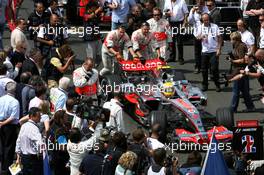 08.07.2007 Silverstone, England,  Lewis Hamilton (GBR), McLaren Mercedes, MP4-22 - Formula 1 World Championship, Rd 9, British Grand Prix, Sunday Pre-Race Grid