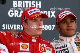 08.07.2007 Silverstone, England,  Kimi Raikkonen (FIN), Räikkönen, Scuderia Ferrari, Lewis Hamilton (GBR), McLaren Mercedes - Formula 1 World Championship, Rd 9, British Grand Prix, Sunday Podium