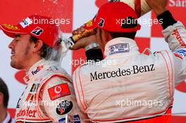 08.07.2007 Silverstone, England,  Lewis Hamilton (GBR), McLaren Mercedes, Fernando Alonso (ESP), McLaren Mercedes - Formula 1 World Championship, Rd 9, British Grand Prix, Sunday Podium