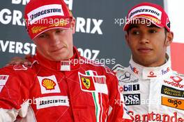 08.07.2007 Silverstone, England,  Kimi Raikkonen (FIN), Räikkönen, Scuderia Ferrari, Lewis Hamilton (GBR), McLaren Mercedes - Formula 1 World Championship, Rd 9, British Grand Prix, Sunday Podium