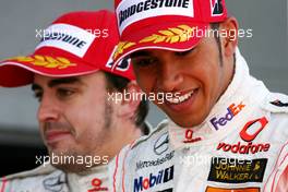 08.07.2007 Silverstone, England,  Lewis Hamilton (GBR), McLaren Mercedes, Fernando Alonso (ESP), McLaren Mercedes - Formula 1 World Championship, Rd 9, British Grand Prix, Sunday Podium