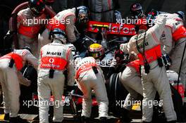 08.07.2007 Silverstone, England,  Lewis Hamilton (GBR), McLaren Mercedes, MP4-22, pitstop - Formula 1 World Championship, Rd 9, British Grand Prix, Sunday Race