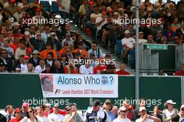 08.07.2007 Silverstone, England,  Lewis Hamilton (GBR), McLaren Mercedes, fans - Formula 1 World Championship, Rd 9, British Grand Prix, Sunday Race