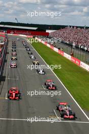 08.07.2007 Silverstone, England,  Start, Lewis Hamilton (GBR), McLaren Mercedes, MP4-22, Kimi Raikkonen (FIN), Räikkönen, Scuderia Ferrari, F2007, Fernando Alonso (ESP), McLaren Mercedes, MP4-22 - Formula 1 World Championship, Rd 9, British Grand Prix, Sunday Race