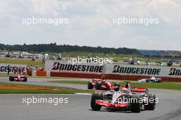 08.07.2007 Silverstone, England,  Lewis Hamilton (GBR), McLaren Mercedes, MP4-22, Kimi Raikkonen (FIN), Räikkönen, Scuderia Ferrari, F2007 - Formula 1 World Championship, Rd 9, British Grand Prix, Sunday Race