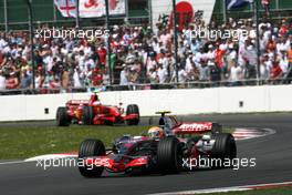 08.07.2007 Silverstone, England,  Lewis Hamilton (GBR), McLaren Mercedes, Kimi Raikkonen (FIN), Räikkönen, Scuderia Ferrari - Formula 1 World Championship, Rd 9, British Grand Prix, Sunday Race