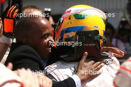 07.07.2007 Silverstone, England,  Lewis Hamilton (GBR), McLaren Mercedes and his father Anthony - Formula 1 World Championship, Rd 9, British Grand Prix, Saturday Qualifying