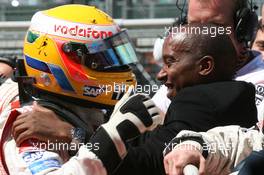 07.07.2007 Silverstone, England,  Pole Position, 1st, Lewis Hamilton (GBR), McLaren Mercedes, MP4-22, celebrates with his father, Anthony Hamilton (GBR) - Formula 1 World Championship, Rd 9, British Grand Prix, Saturday Qualifying