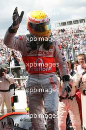 07.07.2007 Silverstone, England,  Pole Position, 1st, Lewis Hamilton (GBR), McLaren Mercedes, MP4-22 - Formula 1 World Championship, Rd 9, British Grand Prix, Saturday Qualifying