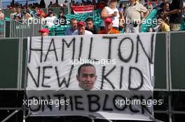 08.07.2007 Silverstone, England,  Lewis Hamilton (GBR), McLaren Mercedes, Banners made by Fans - Formula 1 World Championship, Rd 9, British Grand Prix, Sunday