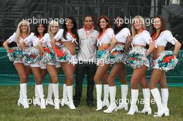 08.07.2007 Silverstone, England,  Lewis Hamilton (GBR), McLaren Mercedes with girls - Formula 1 World Championship, Rd 9, British Grand Prix, Sunday