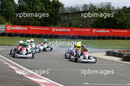 05.07.2007 Milton Keynes, England,  Lewis Hamilton (GBR), McLaren Mercedes with young British Katers, Daytona Kart Centre, Milton Keynes