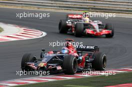 05.08.2007 Budapest, Hungary,  Vitantonio Liuzzi (ITA), Scuderia Toro Rosso, Lewis Hamilton (GBR), McLaren Mercedes - Formula 1 World Championship, Rd 11, Hungarian Grand Prix, Sunday Race