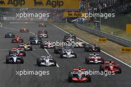 05.08.2007 Budapest, Hungary,  Start, Lewis Hamilton (GBR), McLaren Mercedes, MP4-22 leads Kimi Raikkonen (FIN), Räikkönen, Scuderia Ferrari, F2007 and Nick Heidfeld (GER), BMW Sauber F1 Team, F1.07 - Formula 1 World Championship, Rd 11, Hungarian Grand Prix, Sunday Race