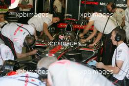 07.09.2007 Monza, Italy,  Fernando Alonso (ESP), McLaren Mercedes surrounded by team members - Formula 1 World Championship, Rd 13, Italian Grand Prix, Friday Practice