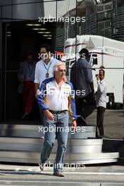 07.09.2007 Monza, Italy,  During the 2nd free practise Flavio Briatore (ITA), Renault F1 Team, Team Chief, Managing Director visits the  McLaren Mercedes motorhome [leaves here] - Formula 1 World Championship, Rd 13, Italian Grand Prix, Friday