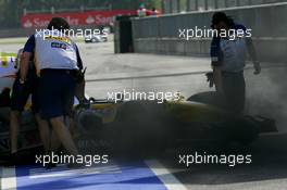 07.09.2007 Monza, Italy,  Giancarlo Fisichella (ITA), Renault F1 Team, R27, smoking brakes - Formula 1 World Championship, Rd 13, Italian Grand Prix, Friday Practice