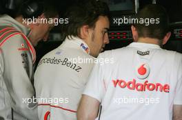 07.09.2007 Monza, Italy,  Fernando Alonso (ESP), McLaren Mercedes talks with engineers - Formula 1 World Championship, Rd 13, Italian Grand Prix, Friday Practice
