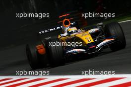 07.09.2007 Monza, Italy,  Giancarlo Fisichella (ITA), Renault F1 Team, R27 - Formula 1 World Championship, Rd 13, Italian Grand Prix, Friday Practice
