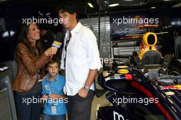 07.09.2007 Monza, Italy,  Demetrio Albertini (ITA), AC Milan football player, with his son - Formula 1 World Championship, Rd 13, Italian Grand Prix, Friday