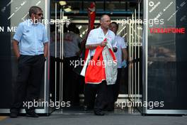07.09.2007 Monza, Italy,  Ron Dennis (GBR), McLaren, Team Principal, Chairman  walks out of the garage - Formula 1 World Championship, Rd 13, Italian Grand Prix, Friday