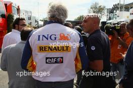 07.09.2007 Monza, Italy,  Flavio Briatore (ITA), Renault F1 Team, Team Chief, Managing Director is questioned by the media - Formula 1 World Championship, Rd 13, Italian Grand Prix, Friday Practice