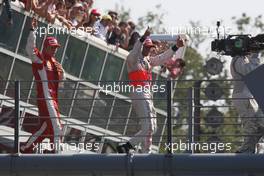 09.09.2007 Monza, Italy,  Kimi Raikkonen (FIN), Räikkönen, Scuderia Ferrari ans Lewis Hamilton (GBR), McLaren Mercedes - Formula 1 World Championship, Rd 13, Italian Grand Prix, Sunday Podium