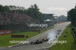 09.09.2007 Monza, Italy, Formula 1 World Championship, Rd 13, Grand Prix of Italy ** QIS ** All images are NOT allowed to be used for mobile phones even not in content with text. All images are for Internet and print publications only! ** QIS, Quick Image Service ** www.xpb.cc, EMail: info@xpb.cc - copy of publication required for printed pictures. Every used picture is fee-liable. c Copyright: xpb.cc - EDITORS PLEASE NOTE: QIS is a special service for electronic media. This image will not be captioned with a text describing what is visible on the picture. Instead, they will have a generic caption text indicating. For editors needing a correct caption, the high resolution images (fully captioned) will appear later at www.xpb.cc. This image of QIS is in LOW resolution (800 pixels longest side) and reduced to a minimum size (format and file size) for quick transfer. This service is offered by xpb.cc limited [no mobile phone usages]