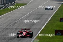 09.09.2007 Monza, Italy,  Kimi Raikkonen (FIN), Räikkönen, Scuderia Ferrari, Nick Heidfeld (GER), BMW Sauber F1 Team  - Formula 1 World Championship, Rd 13, Italian Grand Prix, Sunday Race