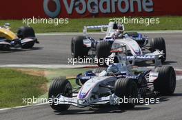 09.09.2007 Monza, Italy,  Nick Heidfeld (GER), BMW Sauber F1 Team, F1.07 leads Robert Kubica (POL), BMW Sauber F1 Team, F1.07 - Formula 1 World Championship, Rd 13, Italian Grand Prix, Sunday Race