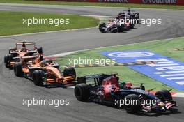 09.09.2007 Monza, Italy,  Vitantonio Liuzzi (ITA), Scuderia Toro Rosso, STR02 leads Adrian Sutil (GER), Spyker F1 Team, F8-VII-B - Formula 1 World Championship, Rd 13, Italian Grand Prix, Sunday Race