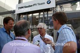08.09.2007 Monza, Italy,  Bernie Ecclestone (GBR) talks with Journalists - Formula 1 World Championship, Rd 13, Italian Grand Prix, Saturday