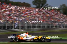 08.09.2007 Monza, Italy,  Giancarlo Fisichella (ITA), Renault F1 Team - Formula 1 World Championship, Rd 13, Italian Grand Prix, Saturday Practice