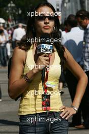 09.09.2007 Monza, Italy,  Janeth Lorenzo (ESP), Former Formula Una girl, screen testing for a job with Fox Sports TV - Formula 1 World Championship, Rd 13, Italian Grand Prix, Sunday