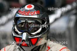 06.09.2007 Monza, Italy,  McLaren Mercedes mechanic - Formula 1 World Championship, Rd 13, Italian Grand Prix, Thursday