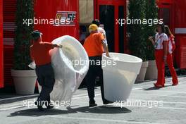 06.09.2007 Monza, Italy,  Workers bring items in the paddock - Formula 1 World Championship, Rd 13, Italian Grand Prix, Thursday