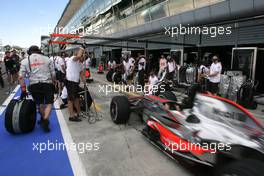 06.09.2007 Monza, Italy,  McLaren Mercedes mechanics - Formula 1 World Championship, Rd 13, Italian Grand Prix, Thursday