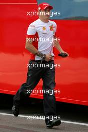 06.09.2007 Monza, Italy,  Kimi Raikkonen (FIN), Räikkönen, Scuderia Ferrari arrives a bit late for the FIA Press Conference - Formula 1 World Championship, Rd 13, Italian Grand Prix, Thursday