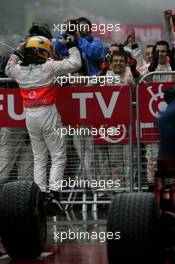 30.09.2007 Gotemba, Japan,  Winner, 1st, Lewis Hamilton (GBR), McLaren Mercedes, MP4-22 - Formula 1 World Championship, Rd 15, Japanese Grand Prix, Sunday Podium