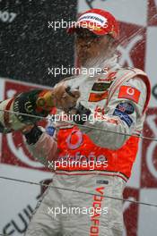 30.09.2007 Gotemba, Japan,  Winner, 1st, Lewis Hamilton (GBR), McLaren Mercedes, MP4-22 - Formula 1 World Championship, Rd 15, Japanese Grand Prix, Sunday Podium