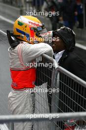 30.09.2007 Gotemba, Japan,  Lewis Hamilton (GBR), McLaren Mercedes, Anthony Hamilton (GBR), Father of Lewis Hamilton - Formula 1 World Championship, Rd 15, Japanese Grand Prix, Sunday Podium