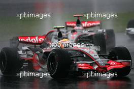 30.09.2007 Gotemba, Japan,  Lewis Hamilton (GBR), McLaren Mercedes, Alexander Wurz (AUT), Williams F1 Team - Formula 1 World Championship, Rd 15, Japanese Grand Prix, Sunday Race