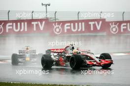 30.09.2007 Gotemba, Japan,  Lewis Hamilton (GBR), McLaren Mercedes, Mark Webber (AUS), Red Bull Racing - Formula 1 World Championship, Rd 15, Japanese Grand Prix, Sunday Race