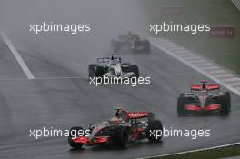 30.09.2007 Gotemba, Japan,  Lewis Hamilton (GBR), McLaren Mercedes, MP4-22 leads Fernando Alonso (ESP), McLaren Mercedes, MP4-22 - Formula 1 World Championship, Rd 15, Japanese Grand Prix, Sunday Race