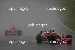 30.09.2007 Gotemba, Japan,  Lewis Hamilton (GBR), McLaren Mercedes, MP4-22 leads Fernando Alonso (ESP), McLaren Mercedes, MP4-22 - Formula 1 World Championship, Rd 15, Japanese Grand Prix, Sunday Race