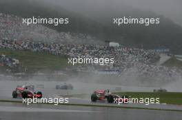 30.09.2007 Gotemba, Japan,  Lewis Hamilton (GBR), McLaren Mercedes, MP4-22 leads Fernando Alonso (ESP), McLaren Mercedes, MP4-22 - Formula 1 World Championship, Rd 15, Japanese Grand Prix, Sunday Race