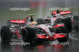 30.09.2007 Gotemba, Japan,  Lewis Hamilton (GBR), McLaren Mercedes, Fernando Alonso (ESP), McLaren Mercedes - Formula 1 World Championship, Rd 15, Japanese Grand Prix, Sunday Race